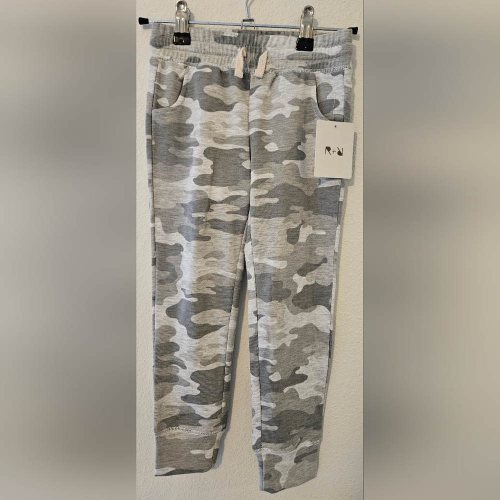 🎈$5 R+R  Girls Grey Camo Leggings
